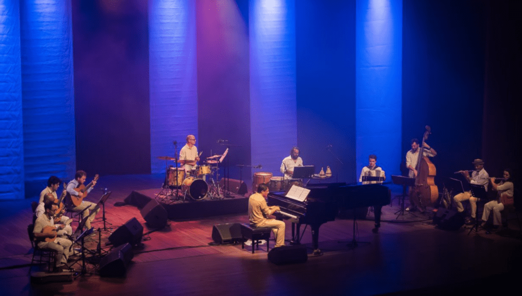 Orquestra Brasileira leva música e projeções no Largo da Alfândega