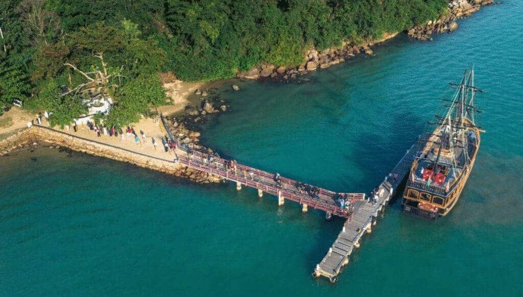 escuna temática “pirata”