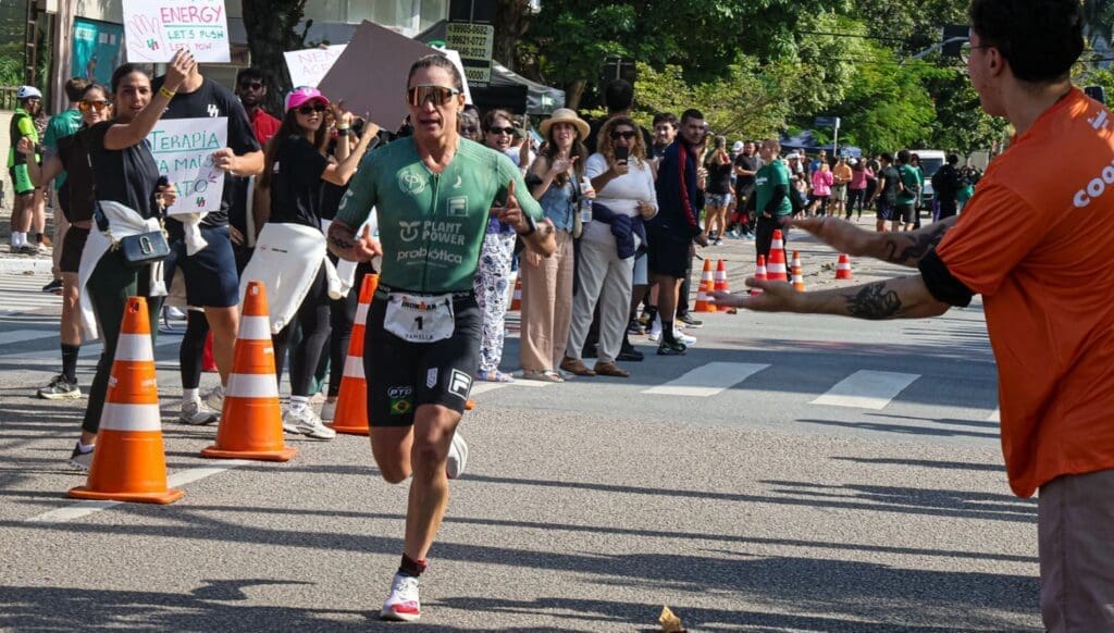 Pâmella Oliveira. Tetracampeã consecutiva do IRONMAN Brasil entre 2022 e 2025